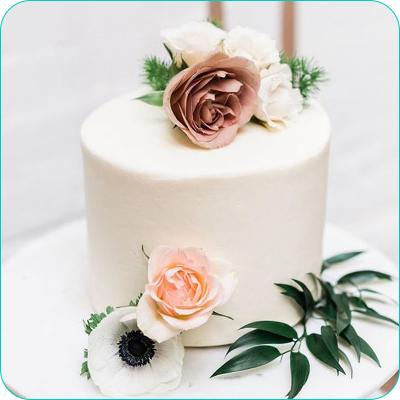 one tier white wedding cake
